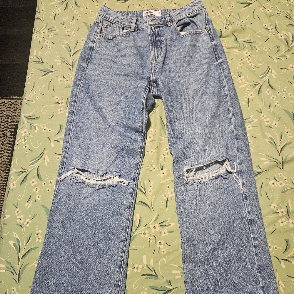 Classic Blue Distressed Womens Jeans. Size 7/28 90s Straight Leg.
